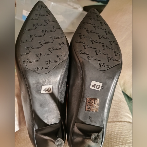 Black high heels - Picture 4 of 9